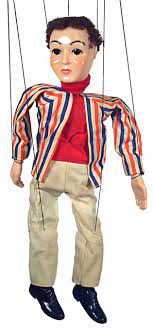 Marioneta con traje de hombre con rayas multicolor